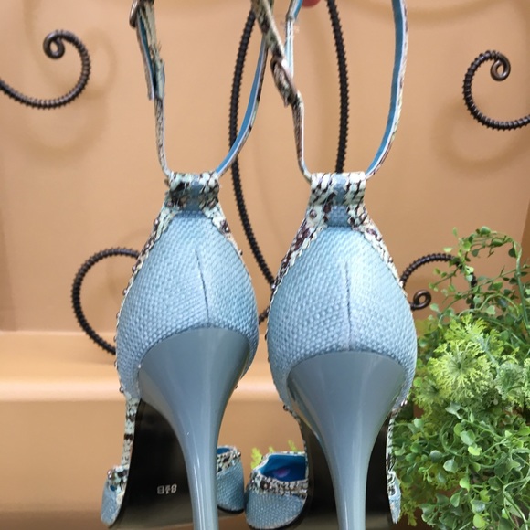 Toe in/heel in open foot sandals in gorgeous light teal blue with detail. - Picture 7 of 7